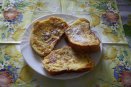 Жареные хлебцы с молоком и яйцом